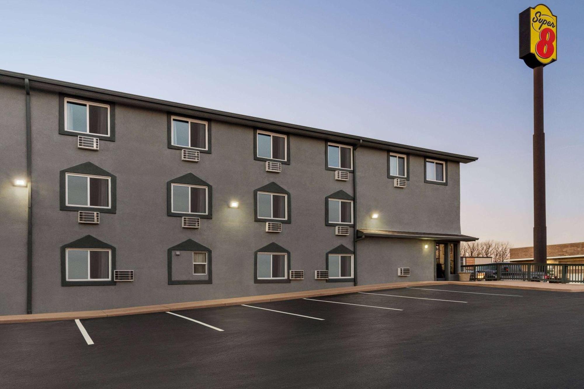 Super 8 By Wyndham Edinburgh Motel