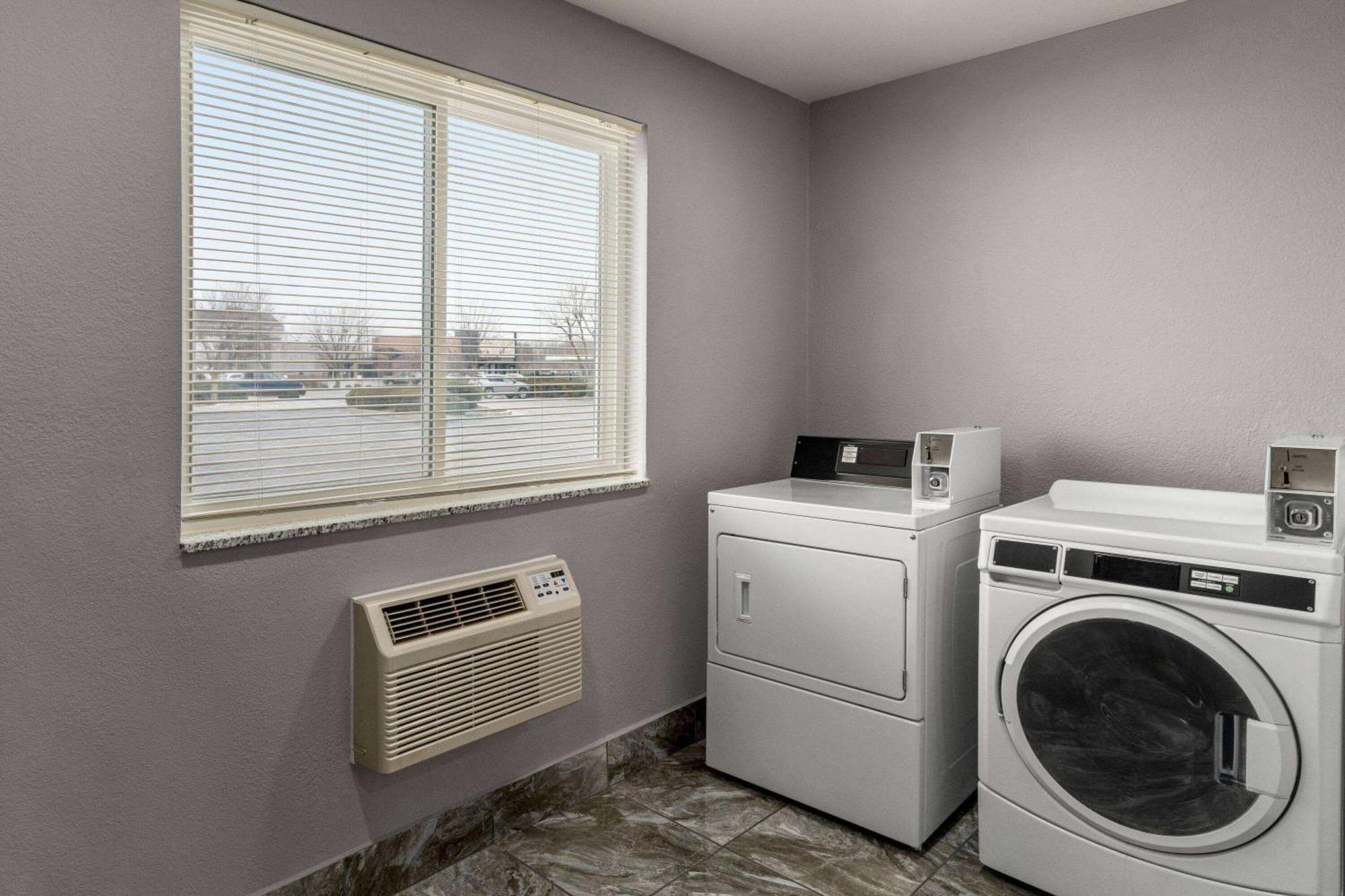 Super 8 By Wyndham Edinburgh Motel Columbus